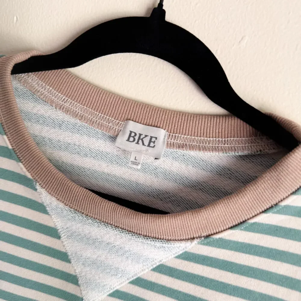 BKE Green + Cream Striped Crop Crewneck Sweatshirt - Large